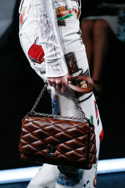 Look 34